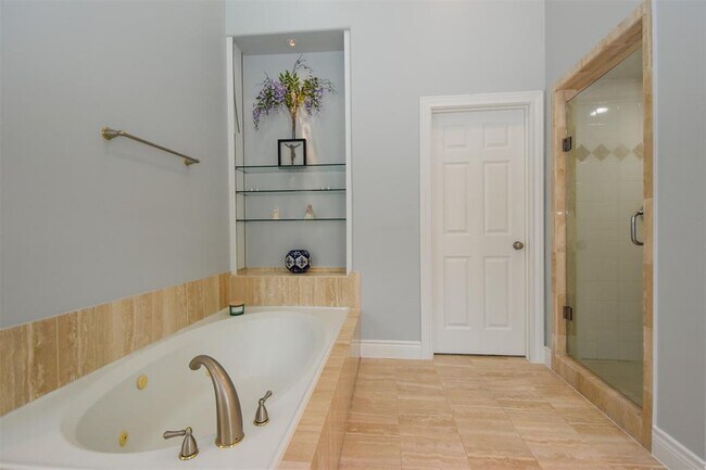 Building Photo - 3226 Pemberton Cir Dr