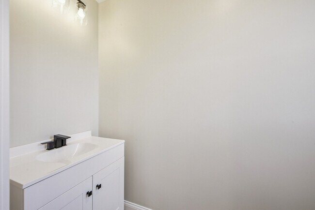 Building Photo - 108 Stowe St