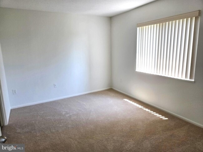 Building Photo - 15107 Interlachen Dr