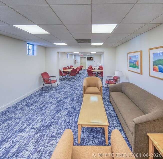 Building Photo - 511 Lucerne Ave