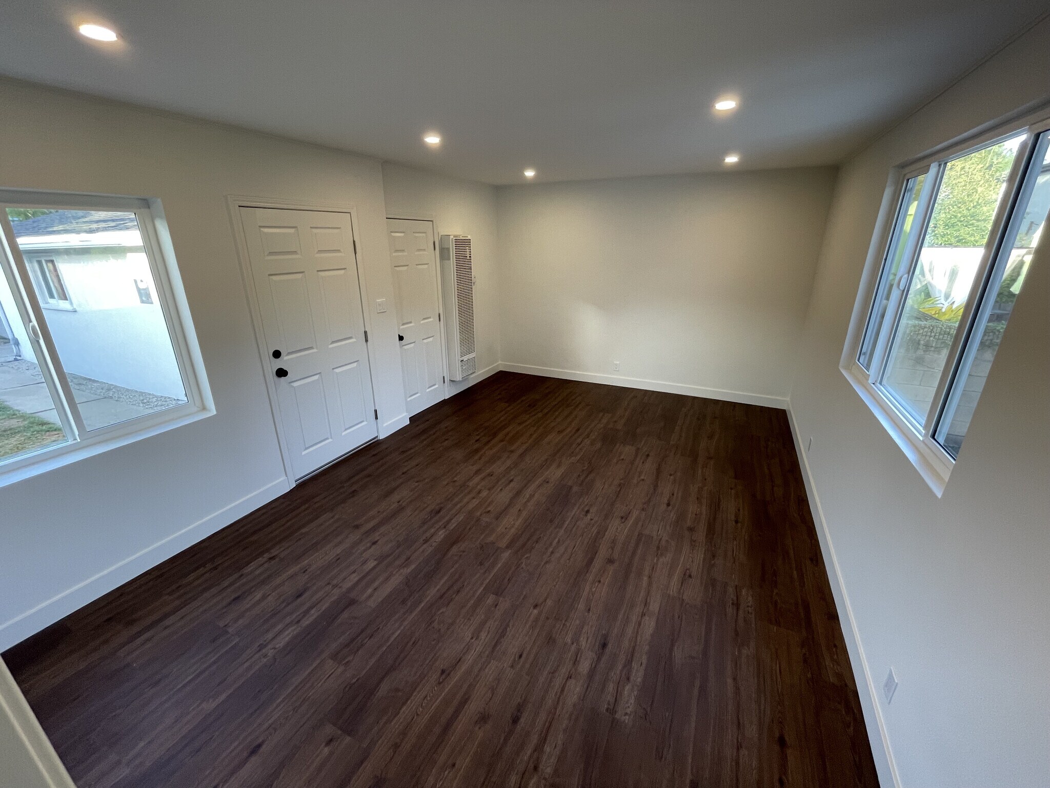 Building Photo - 423 W Maple Ave