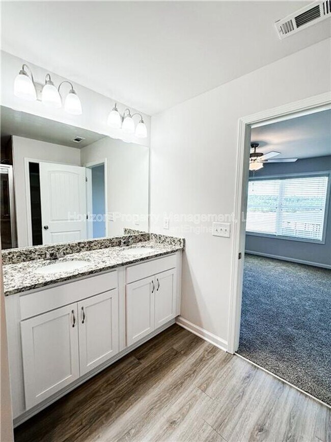 Building Photo - 6320 Pine St