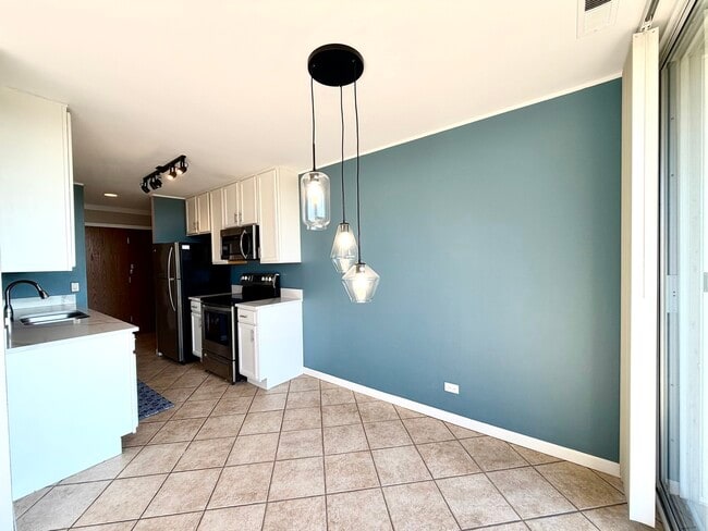 Building Photo - 6010 Oakwood Dr