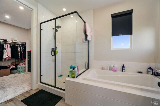 Building Photo - 1245 Pacific Pl