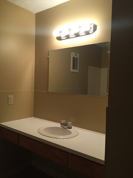 Building Photo - 57 Main St S