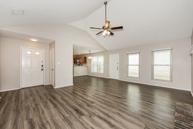 Building Photo - 1121 Cardinal Oaks Dr