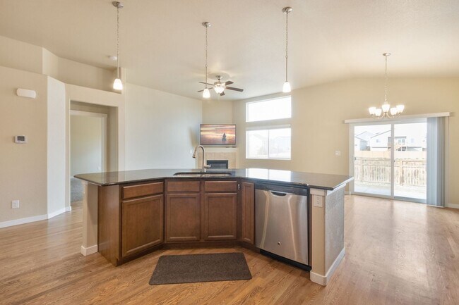 Building Photo - Spacious Modern 5-Bedroom Ranch Home in Hidden Valley Farm