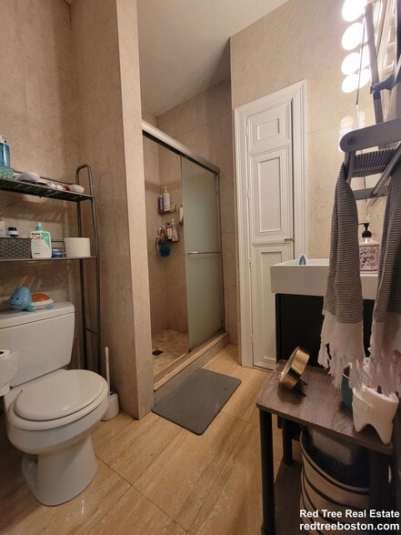 Building Photo - 1199 Beacon St