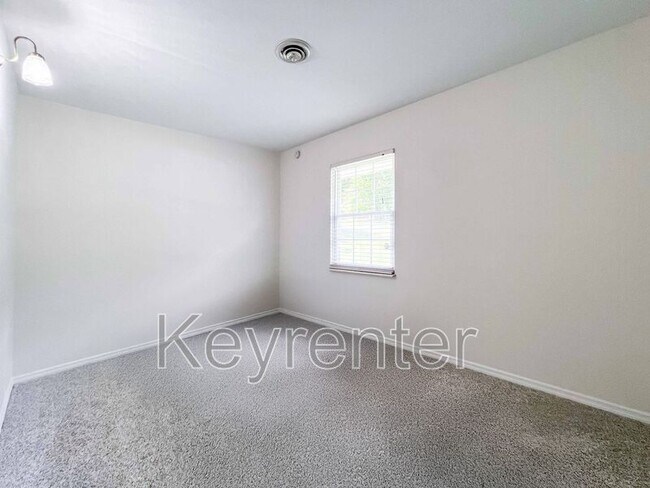 Building Photo - 830 Gondola Dr