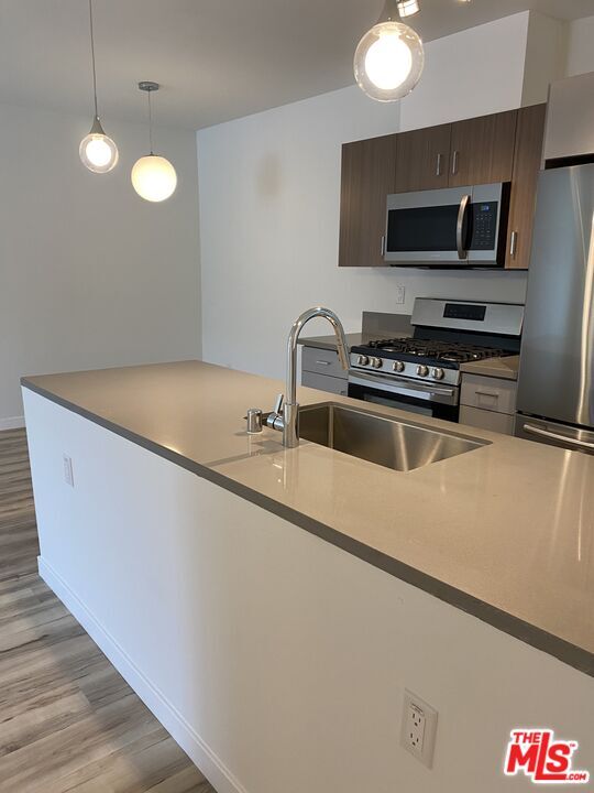 Building Photo - 6640 Woodley Ave