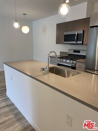 Building Photo - 6640 Woodley Ave