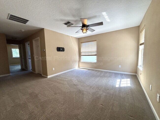 Building Photo - 381 E Sandpiper St
