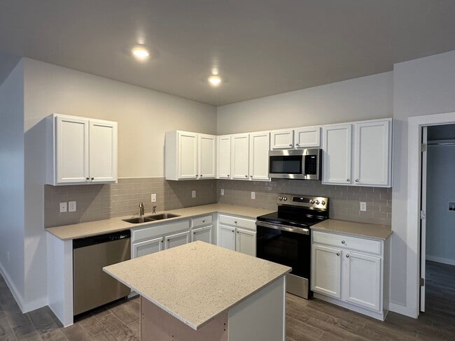 Building Photo - 17009 Oak Rdg Cir