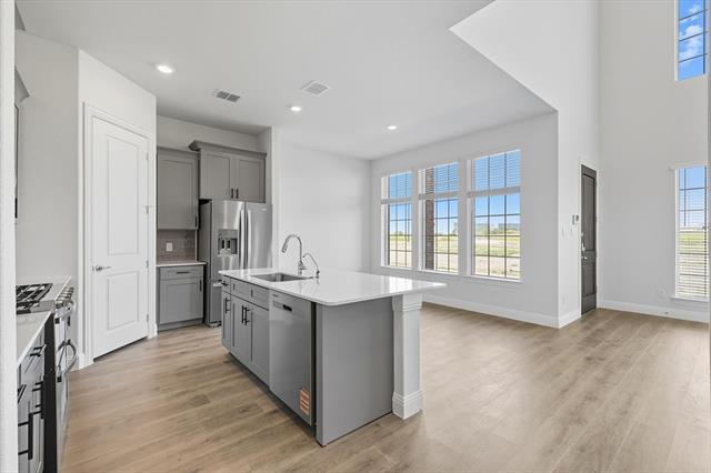 Building Photo - 1556 Lake District Dr