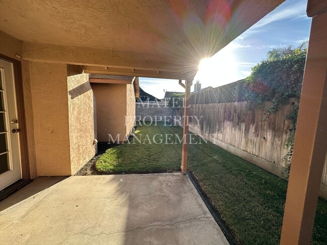 Building Photo - Move in Special see Ad