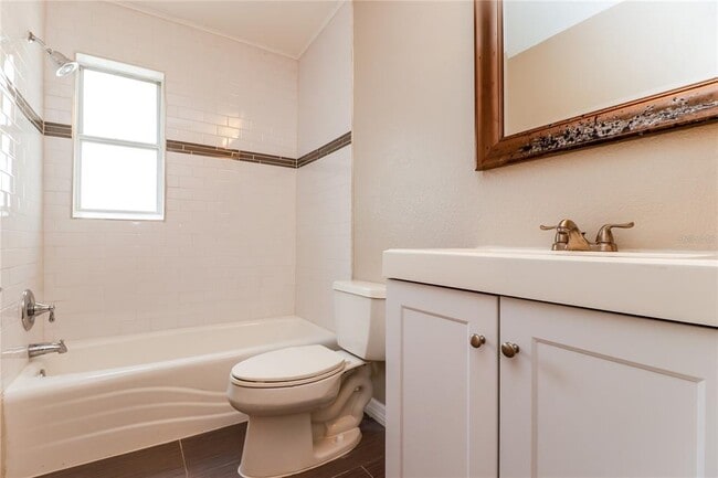 Building Photo - 4107 W Grace St