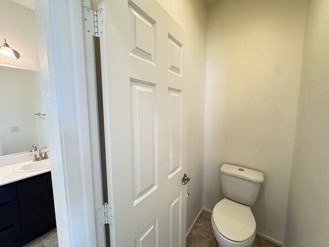 Building Photo - 6208 Yankee Spring St