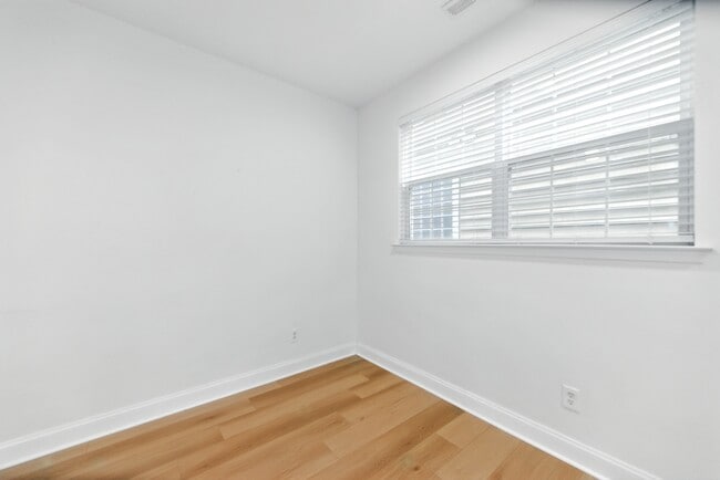 Building Photo - 3018 Silver Charm Cir
