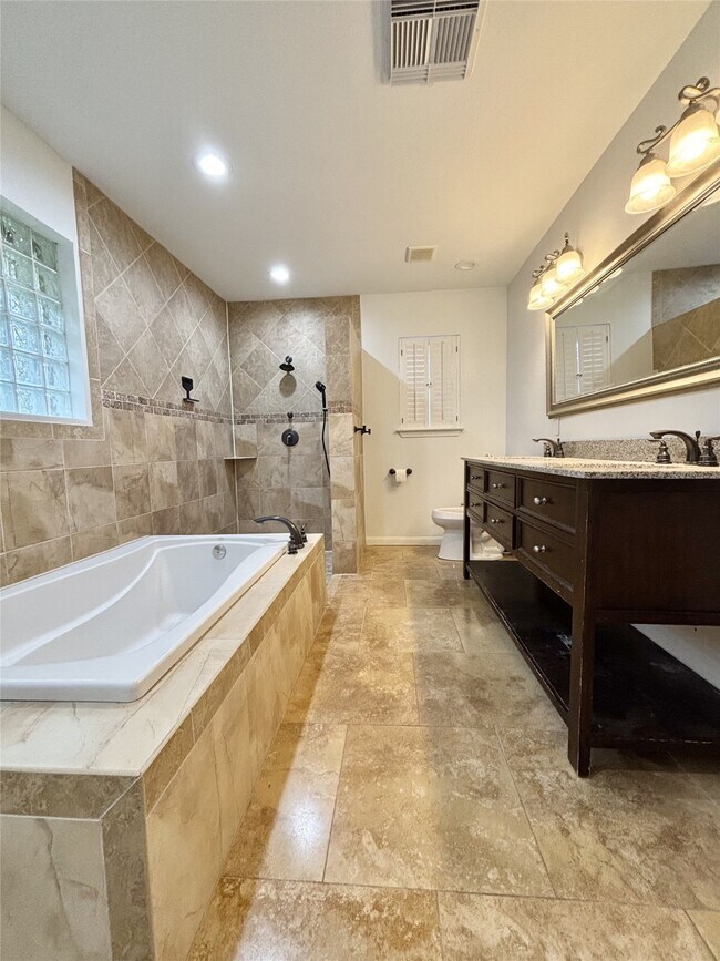 Building Photo - 729 Camelot Ln