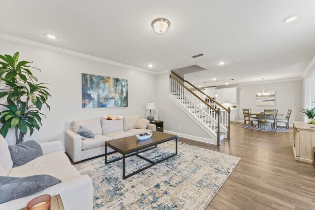 Building Photo - **LIKE-NEW UPGRADED HOME WITH FENCED YARD ...