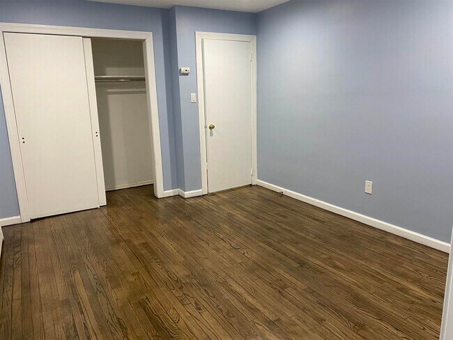 Building Photo - 442 New York Ave