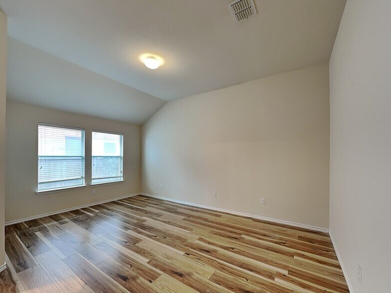 Building Photo - 1905 Sharpsbury Dr