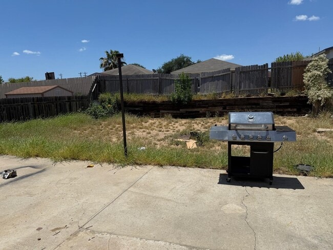 Building Photo - 1207 Dixie Ln