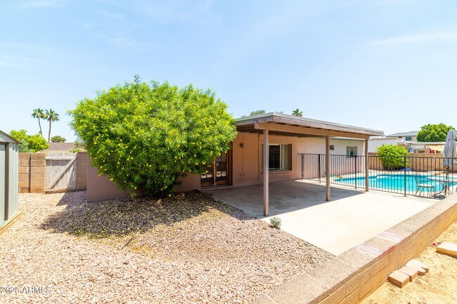 Building Photo - 2847 E Acoma Dr