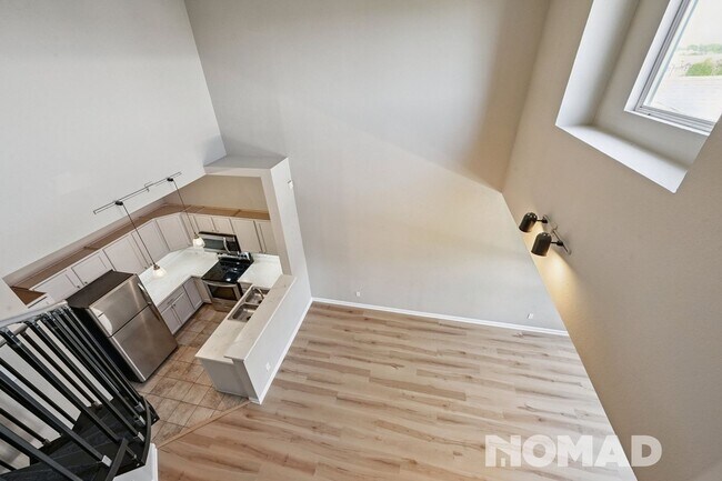 Building Photo - Spacious 3-Bed, 2-Bath Townhome with Garag...