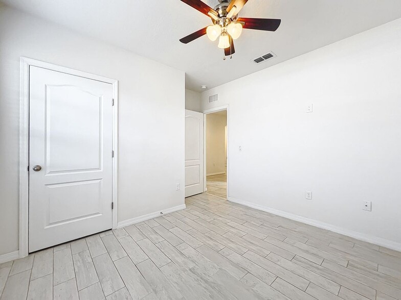 Building Photo - 106 St Thomas Dr