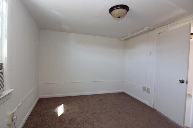 Building Photo - 76 Chestnut St