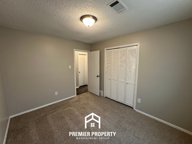 Building Photo - Newly Renovated 3BR/2BA in 38141 | Vaulted Ceilings, Fireplace & Fenced Yard