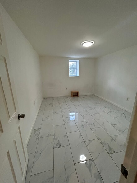 Building Photo - 94 Eaton Pl