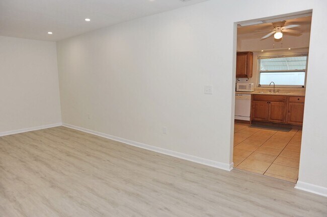 Building Photo - Naples Park - 3 Bedroom/2 Bath - Annual Rental