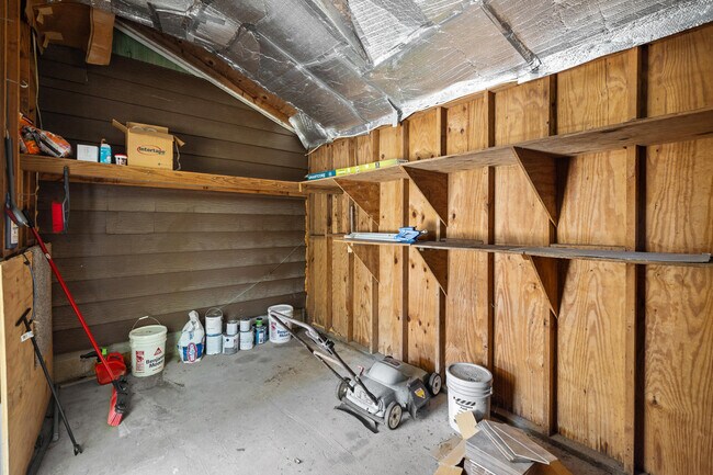 Building Photo - 354 Chicago Ave