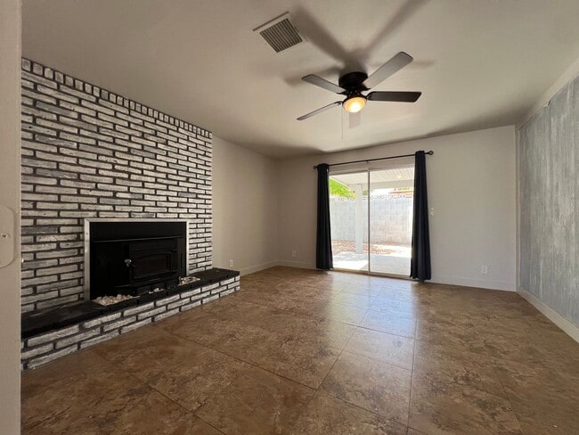 Building Photo - Spacious Single-Story 6-bed 3-bath Oasis with Private Pool and Spa in Spring Valley