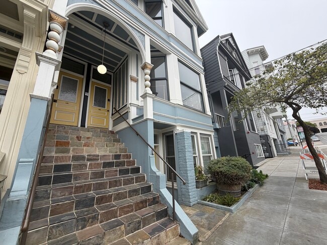 Building Photo - 2577 Post St