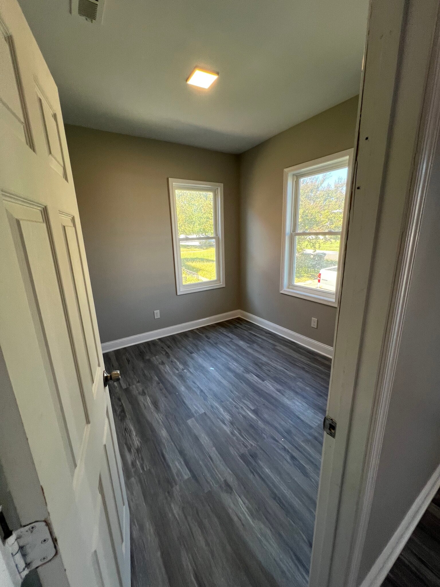 Building Photo - 3811 Barrington Rd