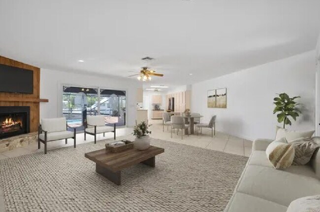 Building Photo - 1360 SW Albatross Way