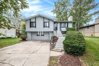 Building Photo - 3 Bedroom Bellevue Home