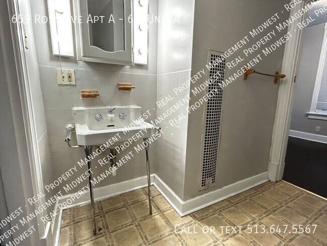 Building Photo - 659 Ross Ave