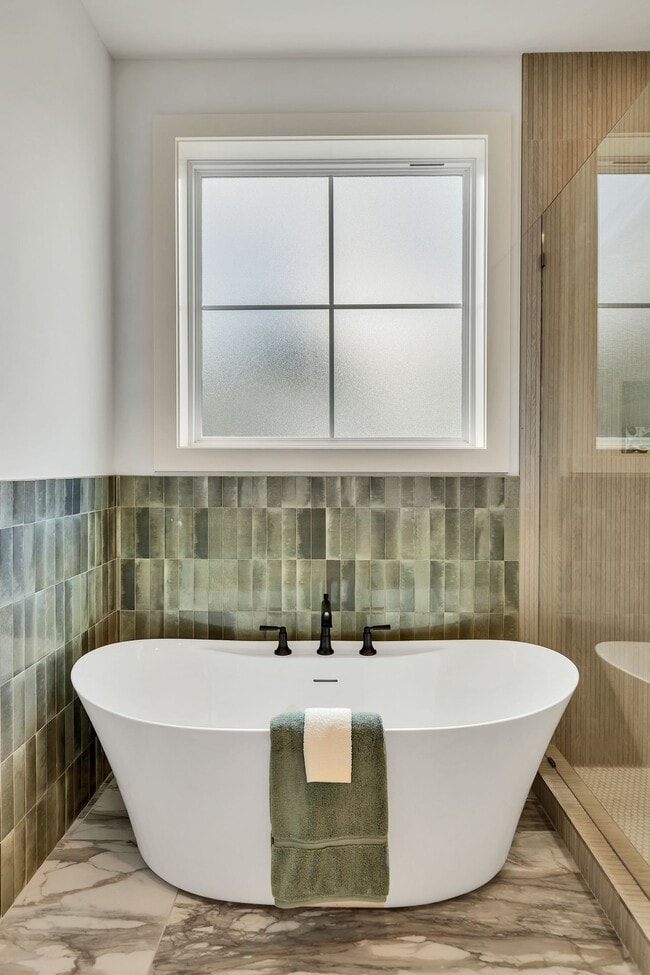 Building Photo - 660 Vernon Ave