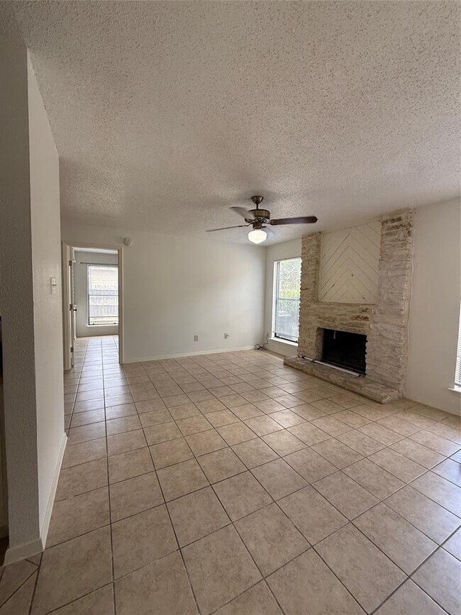 Building Photo - 10616 Mellow Meadow Dr