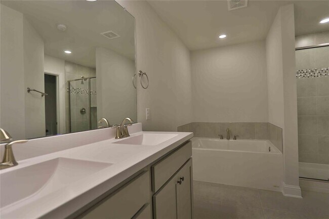 Building Photo - 495 Terra Vis Cir