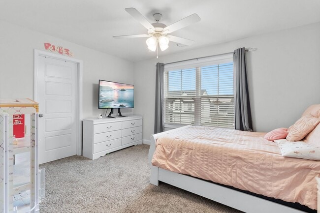 Building Photo - Pet Friendly Three Bedroom!
