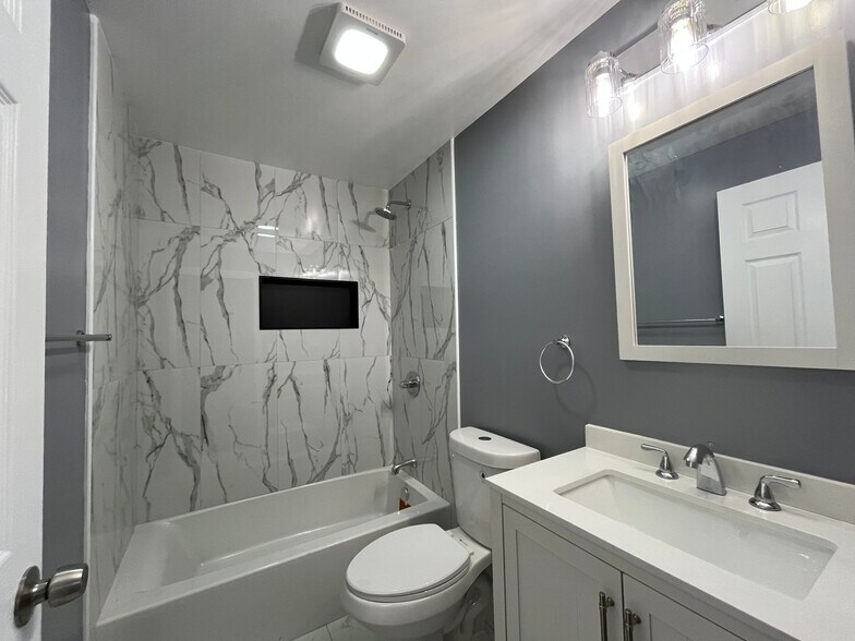 Building Photo - 683 State St