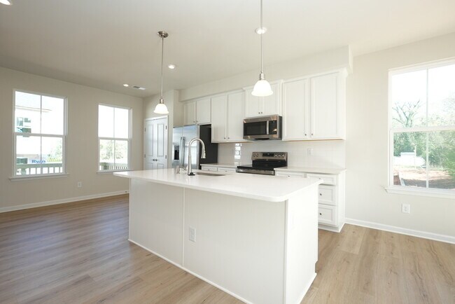 Building Photo - Impeccably Maintained 4BR Home in Arbor St...