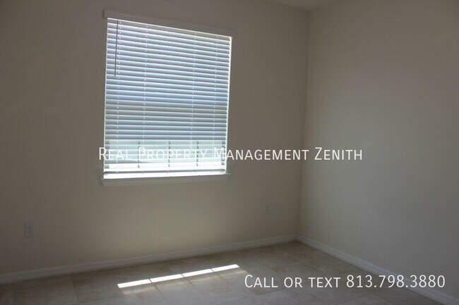 Building Photo - 33163 Sand Creek Dr