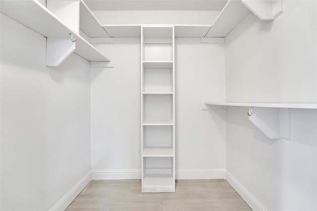 Building Photo - 9738 Amberley Dr