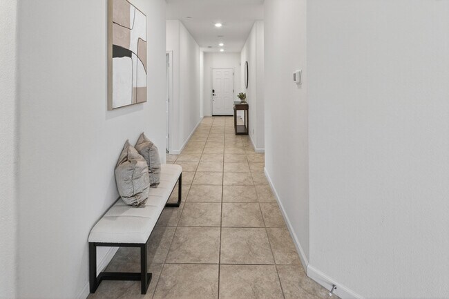Building Photo - Gorgeous West Roseville Solar Home